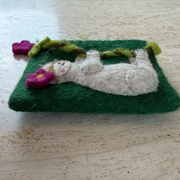 Swingin' Sloth Felt Coin Purse card holder wallet 100% wool Nepal fair trade - Picture 2 of 10